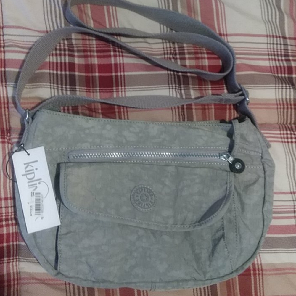 New with tags pretty grey purse with zipper pocket